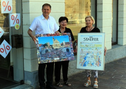 Richard Arnold (Vorsitzender des Vereins Staufersaga), Helga Beißwenger (Catering) und Gundi Mertens (Stellvertretende Vorsitzende des Vereins Staufersaga).